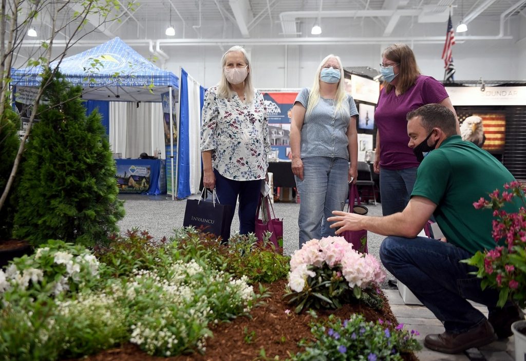 HOME & GARDEN SHOW SEES SMALLER CROWD, BUT VENDORS SAY BUSINESS IS BOOMING Jenks Productions